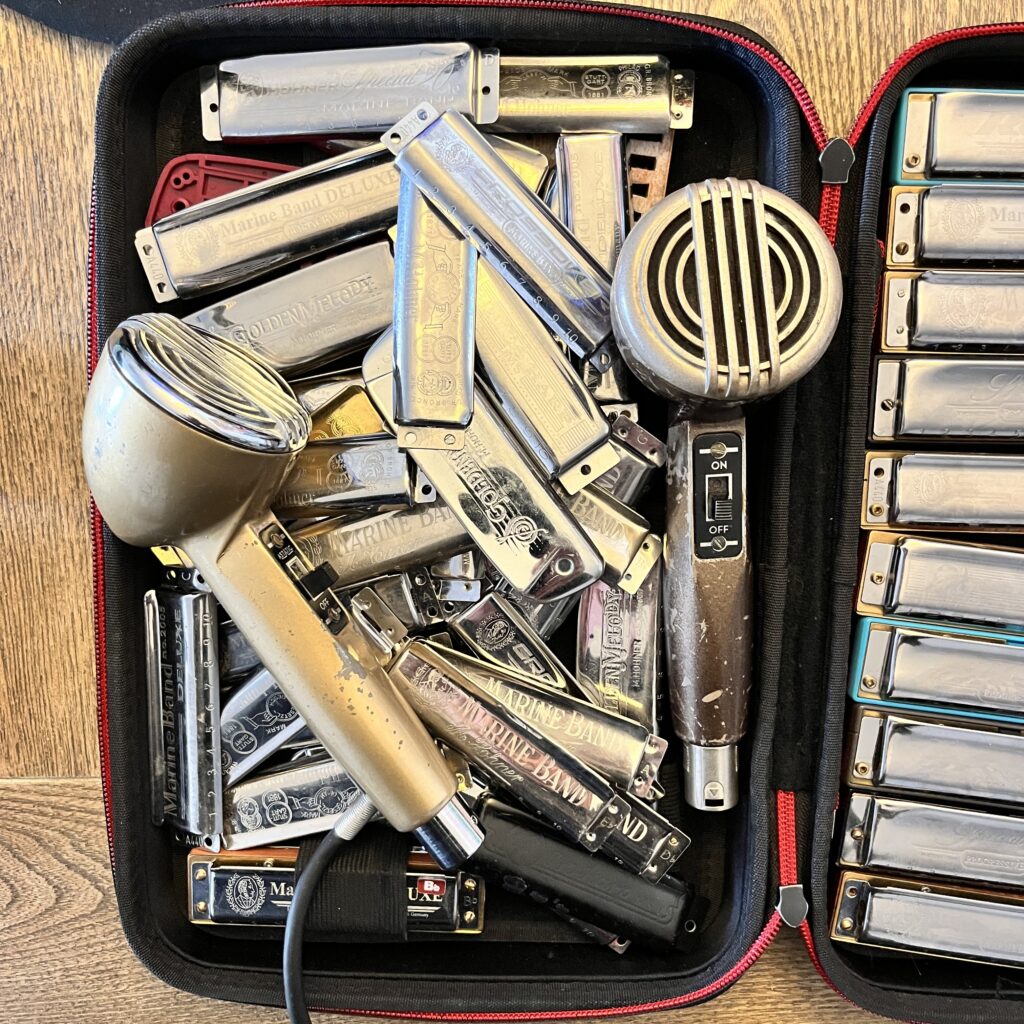 Colección de lenguetas diatónicas y cromáticas en estuche, con micrófono de blues