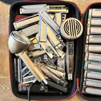Colección de lenguetas diatónicas y cromáticas en estuche, con micrófono de blues
